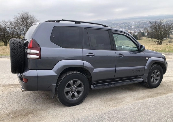 Toyota Land Cruiser cena 43900 przebieg: 330205, rok produkcji 2005 z Zakliczyn małe 211